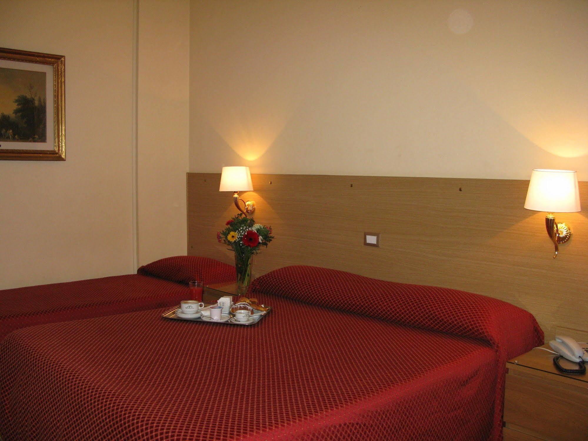 York Hotel Рим Экстерьер фото